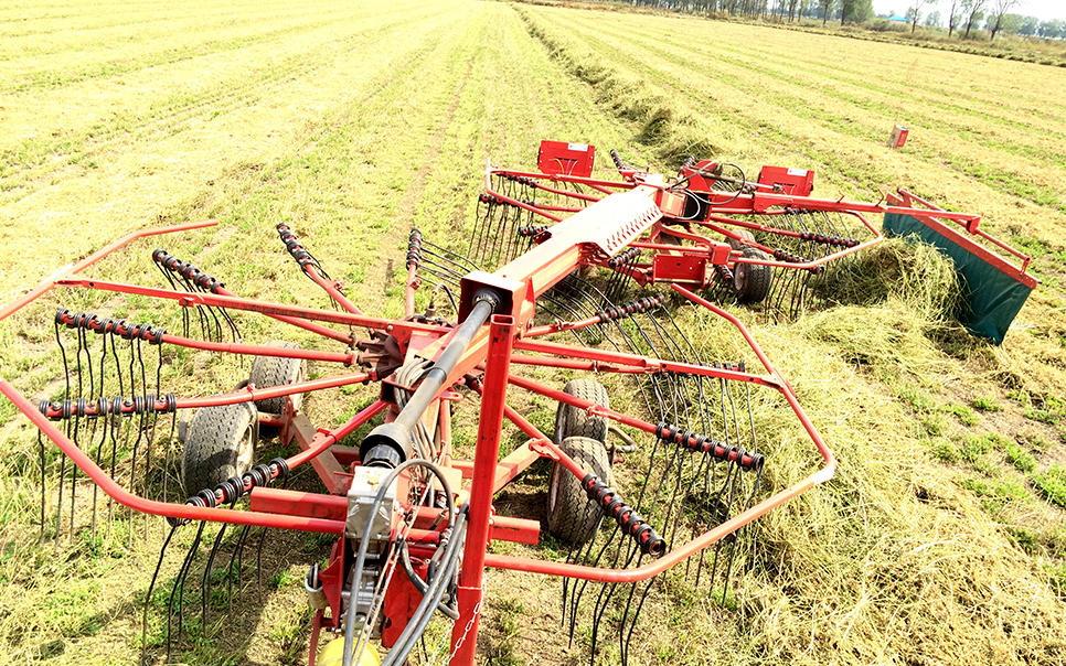 標(biāo)題：9LSQ-5.3型多功能水平旋轉(zhuǎn)摟草機
瀏覽次數(shù)：68
發(fā)表時間：2023-12-12