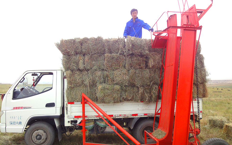 標(biāo)題：9JK-2.7型撿拾車
瀏覽次數(shù)：44
發(fā)表時(shí)間：2023-12-12