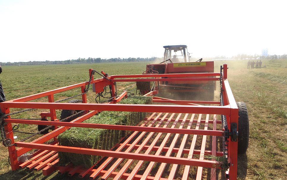 標(biāo)題：9JCK-15方草捆收集車
瀏覽次數(shù)：51
發(fā)表時(shí)間：2023-12-12